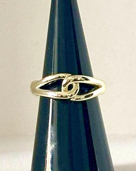 Interlocking Knot Ring in Gold