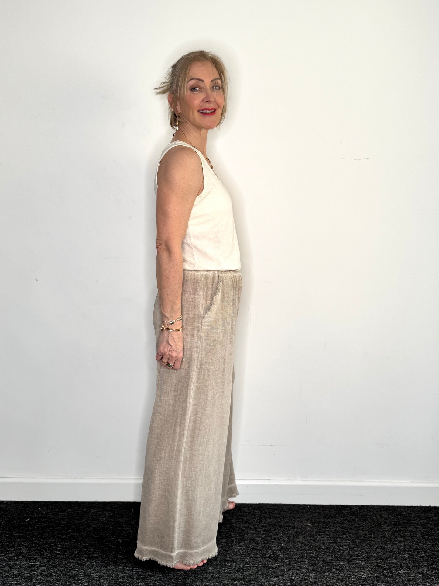 The Elodie Linen Trousers in Beige