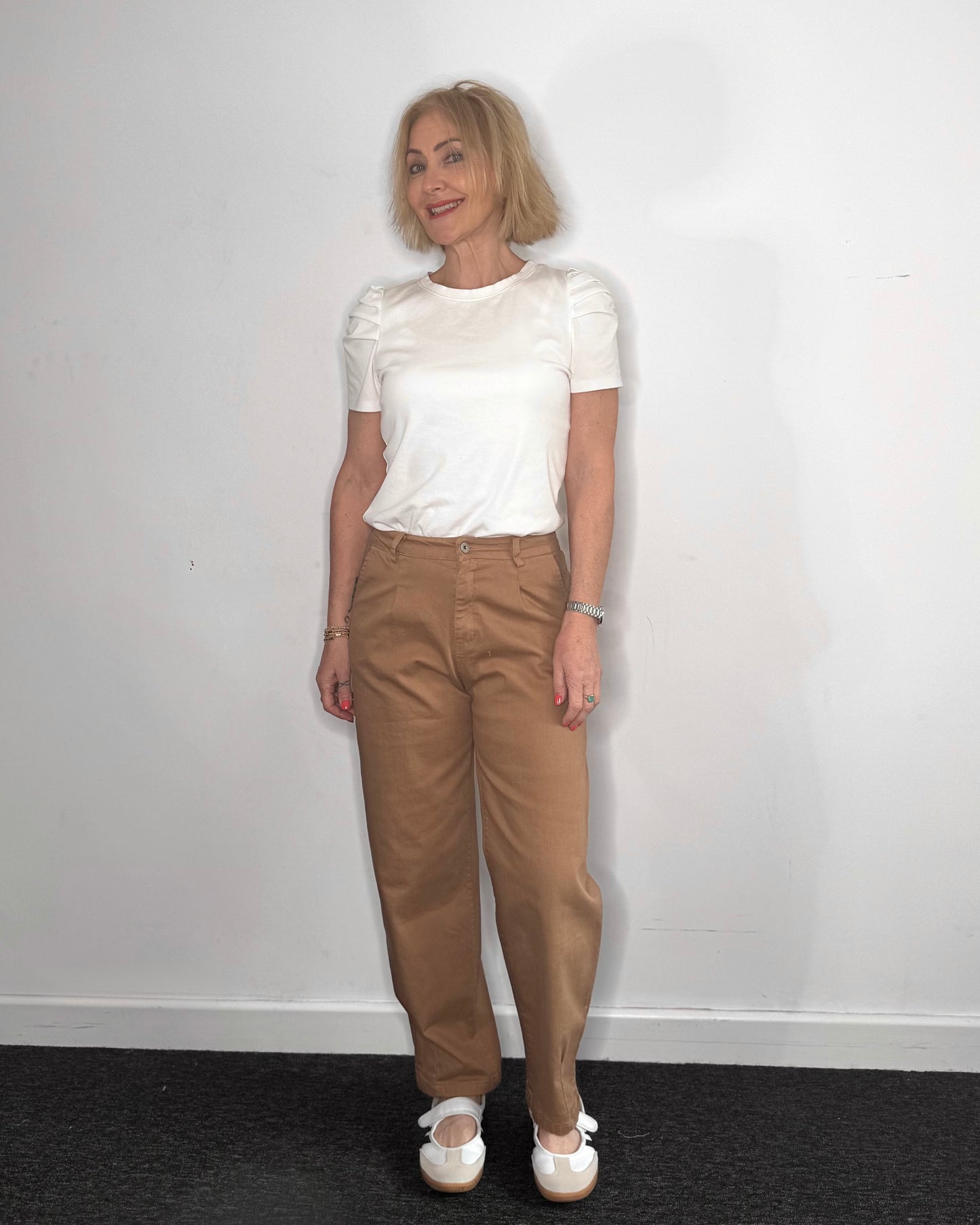 The May Barrel Trousers in Caramel