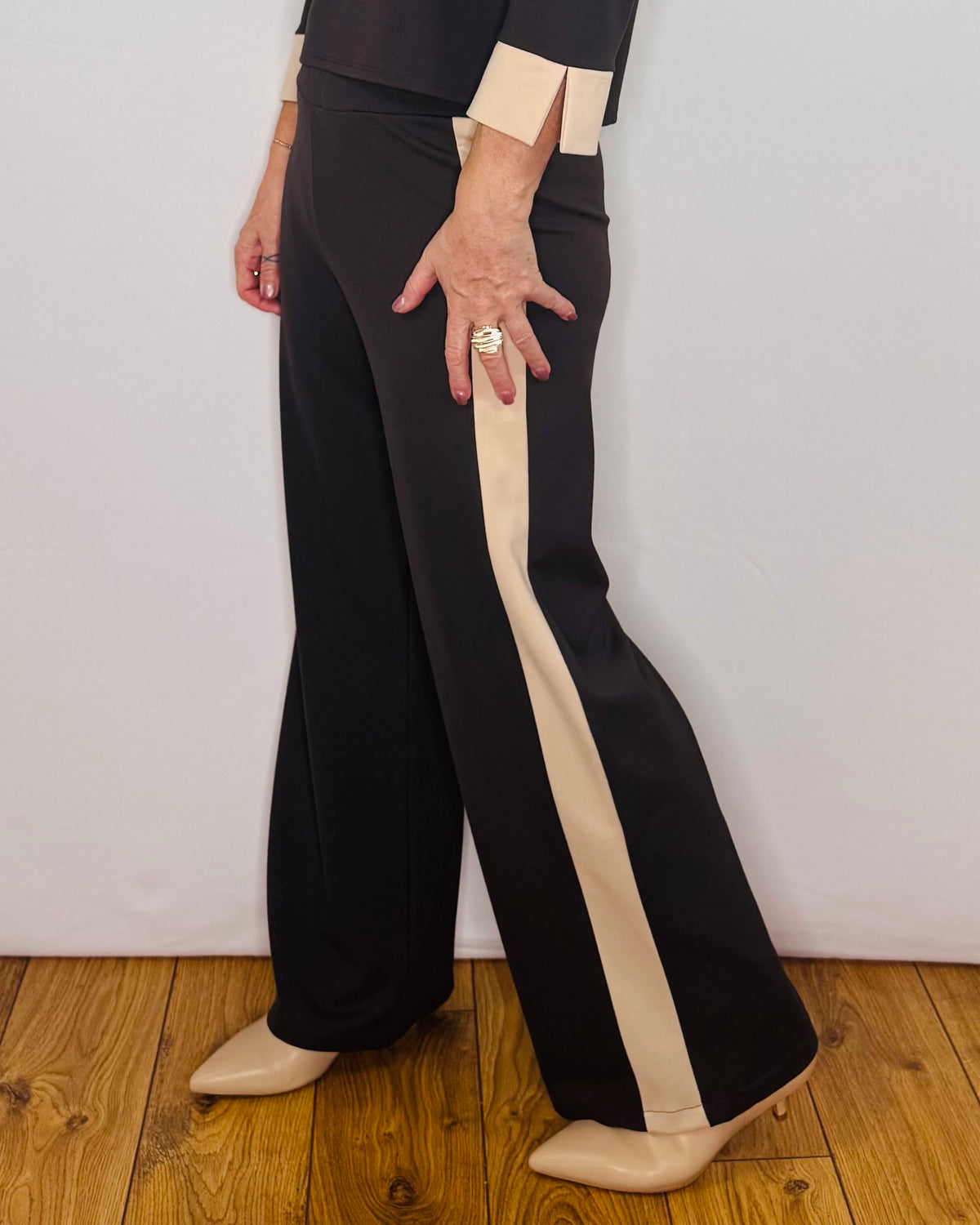 Georgie Contrast Trim Trousers in Chocolate