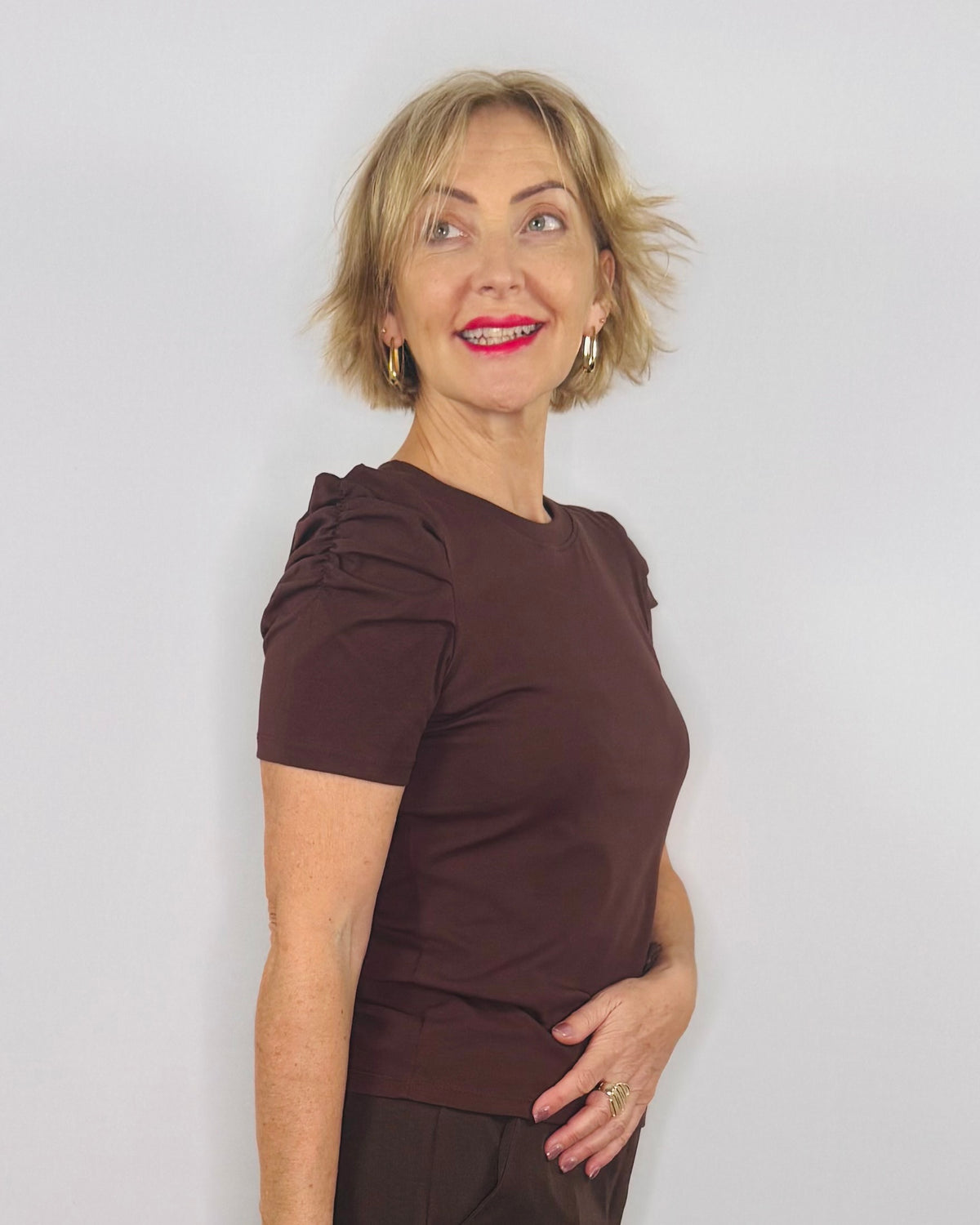 The Marnie Ruched Sleeve Cotton T-Shirt in Chocolate