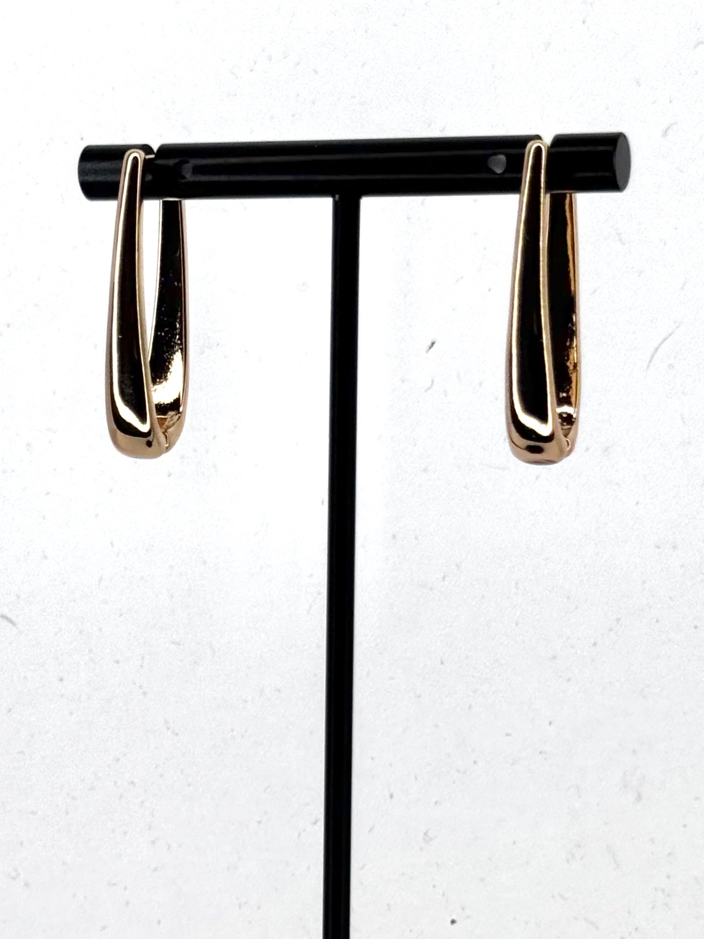 Modern Curve Hoop Earrings in Gold