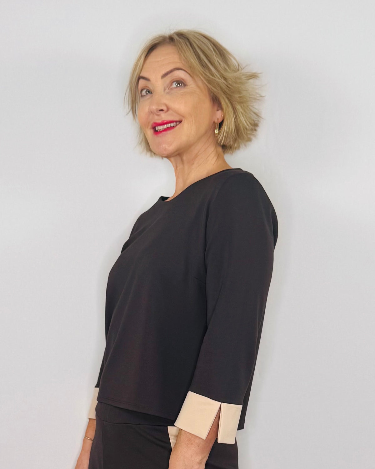 Galea Heavy Jersey Contrast Sleeve Top in Chocolate