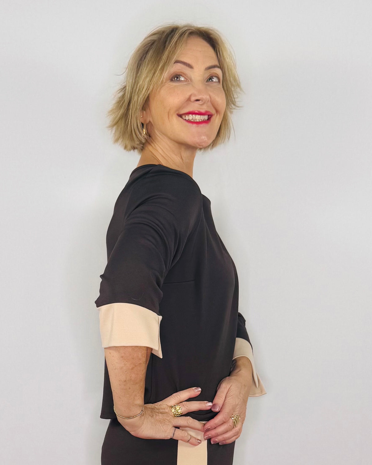 Galea Heavy Jersey Contrast Sleeve Top in Chocolate