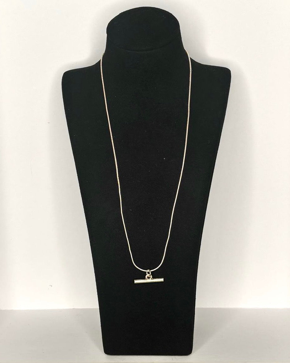 Minimalist Bar Pendant Necklace in Gold