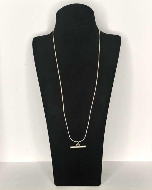 Minimalist Bar Pendant Necklace in Gold