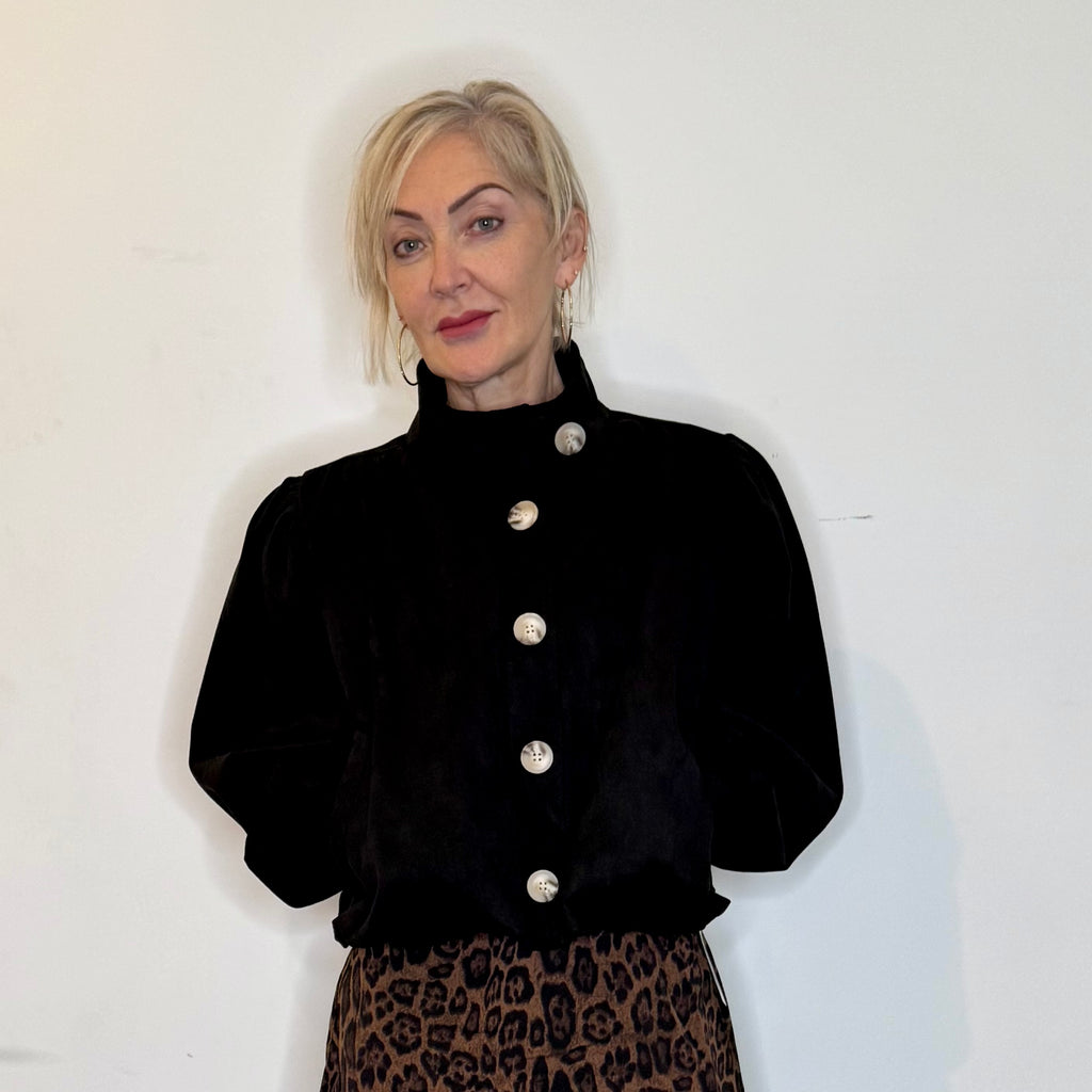 Gathered shoulder short jacket