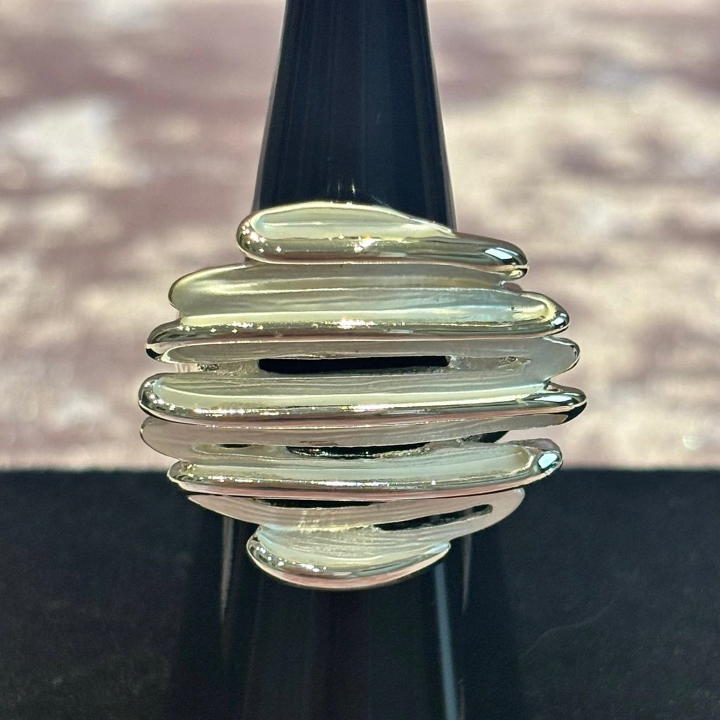 Contrast finish bar design ring