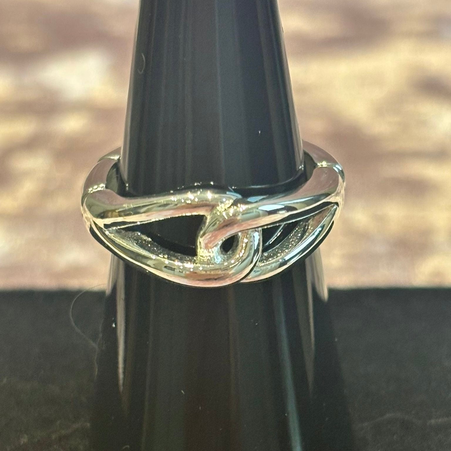 interlocked design stretch ring