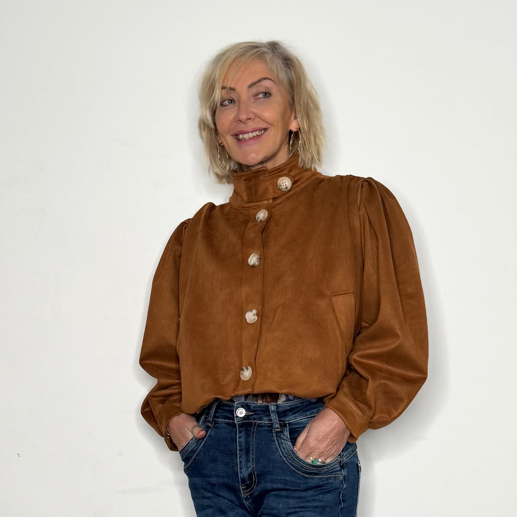 Gathered shoulder short jacket